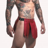 Kilt court rouge mannequin sangles réglables sur le côté