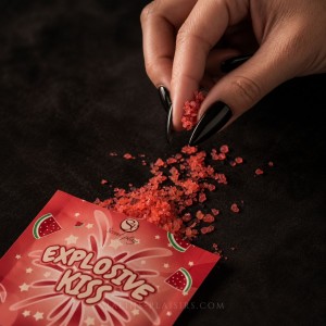 Bonbons érotiques explosifs Secret Play à la saveur pastèque, pour des jeux sensuels et gourmands.